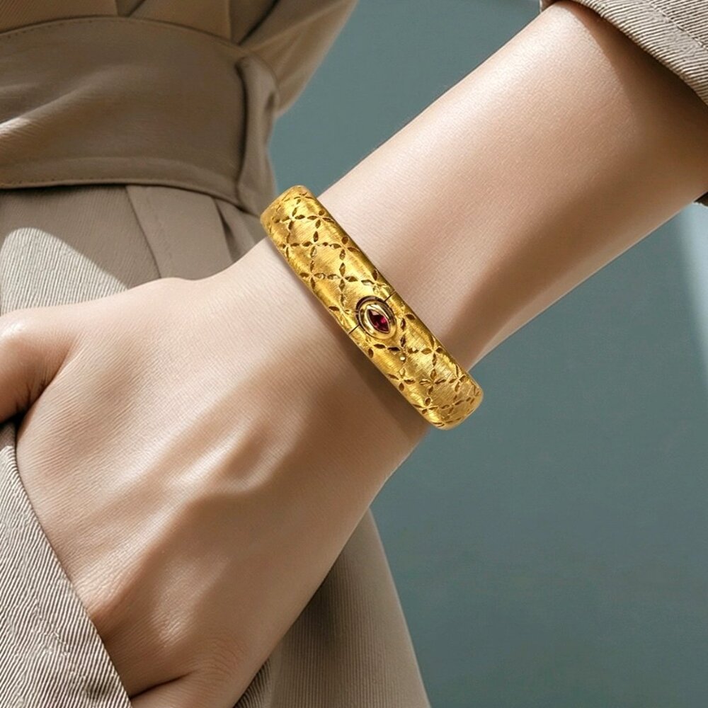 Roberto Coin 18K Yellow Gold Natural Marquise Ruby Granada Bangle Bracelet 46G